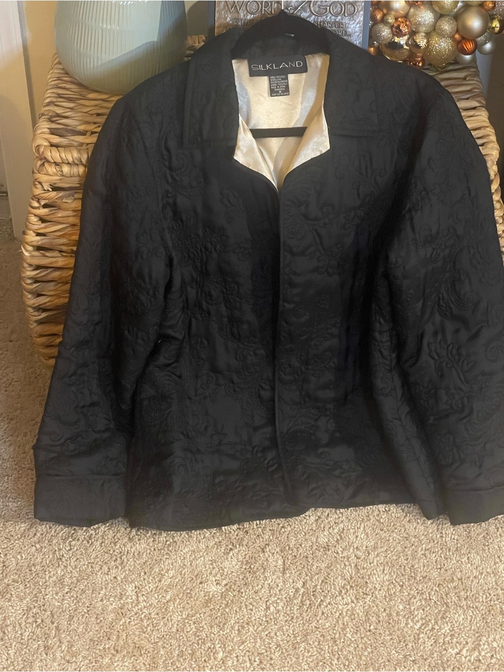 SilkLand Black Embossed Floral Blazer